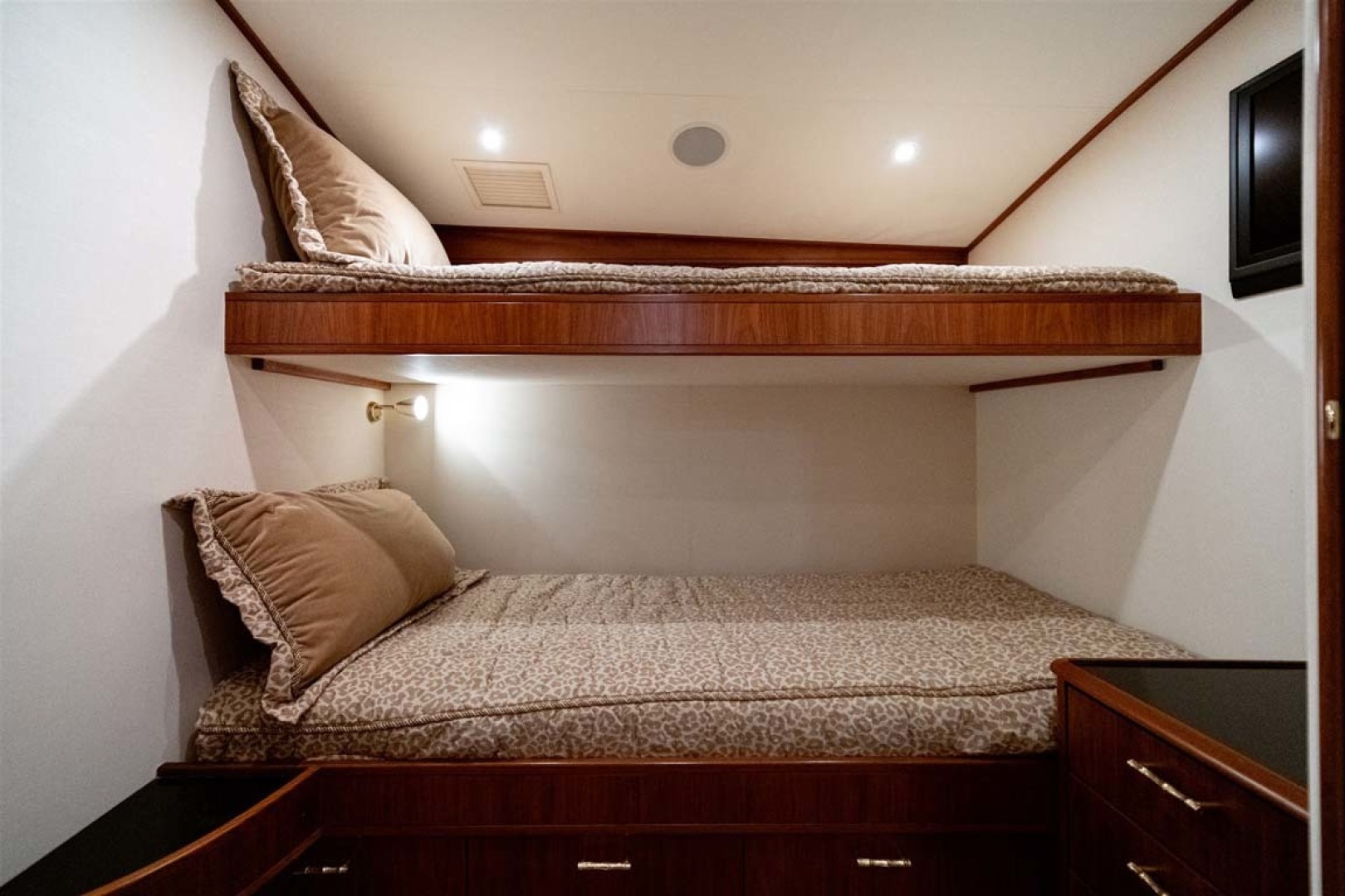 Jim Smith-Convertible Sportfish 2006-Silky Palm Beach-Florida-United States-Guest Stateroom with Oversized Over/Under Berths-1517012 | Thumbnail