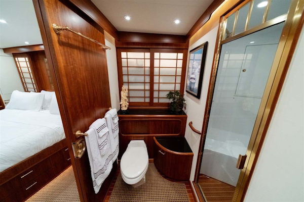 Jim Smith-Convertible Sportfish 2006-Silky Palm Beach-Florida-United States-Large Master Head and Shower-1517005