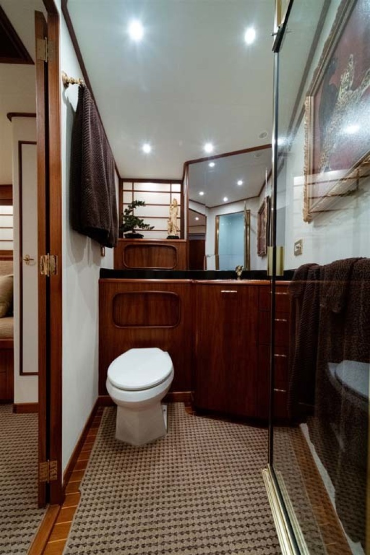 Jim Smith-Convertible Sportfish 2006-Silky Palm Beach-Florida-United States-Ensuite Large Head and Shower-1517011 | Thumbnail