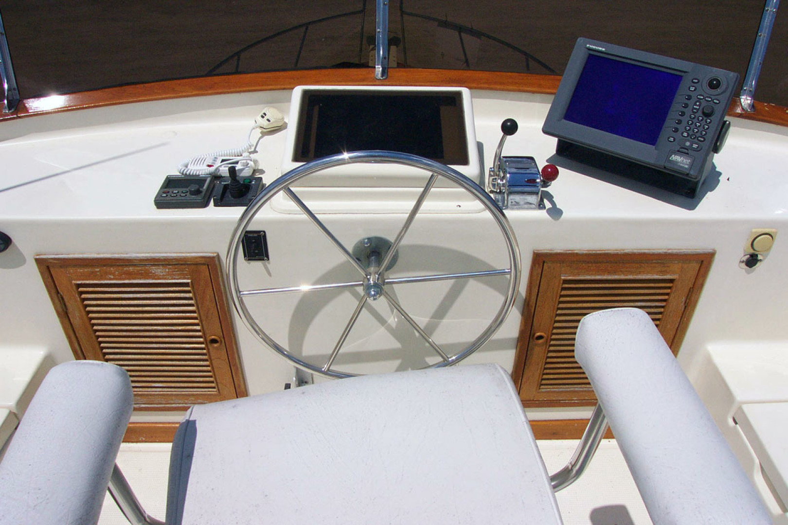 Mariner-Orient Europa 2005-ENTERPRISE Stuart-Florida-United States-Flybridge Helm Furuno Nav-1567622 | Thumbnail