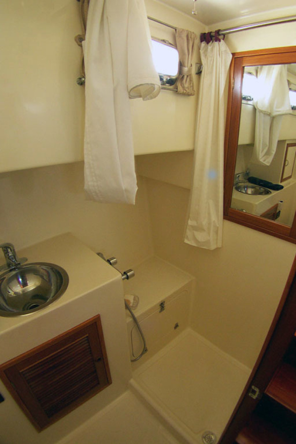 Mariner-Orient Europa 2005-ENTERPRISE Stuart-Florida-United States-Shower-1567604