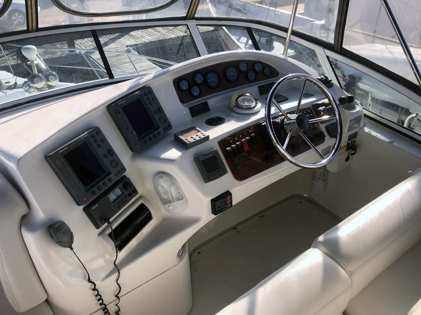 Silverton-410 Sport Bridge 2005-C FiVE North Kingstown-Rhode Island-United States-Helm-1585497 | Thumbnail