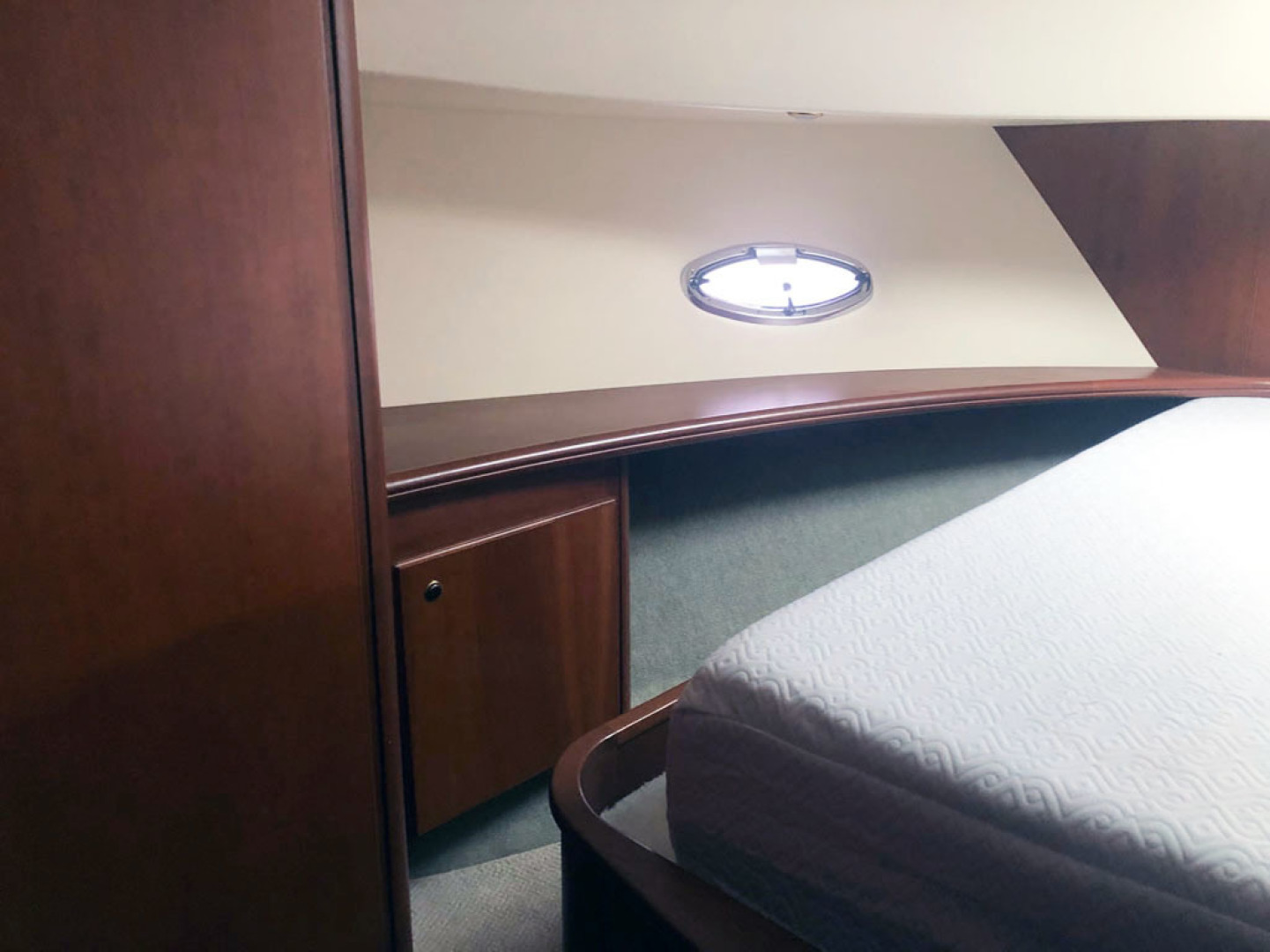 Silverton-410 Sport Bridge 2005-C FiVE North Kingstown-Rhode Island-United States-Master Stateroom-1585493 | Thumbnail