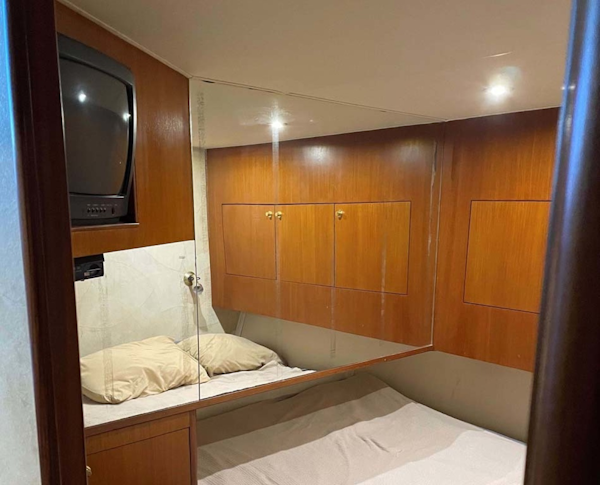 Ocean Yachts-Super Sport 1998-MJs Cape May-New Jersey-United States-Overhead Cabinets-1586504
