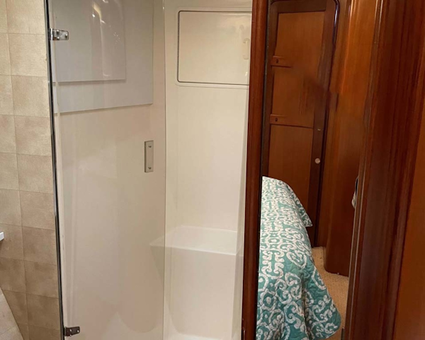 Ocean Yachts-Super Sport 1998-MJs Cape May-New Jersey-United States-Shower-1586499