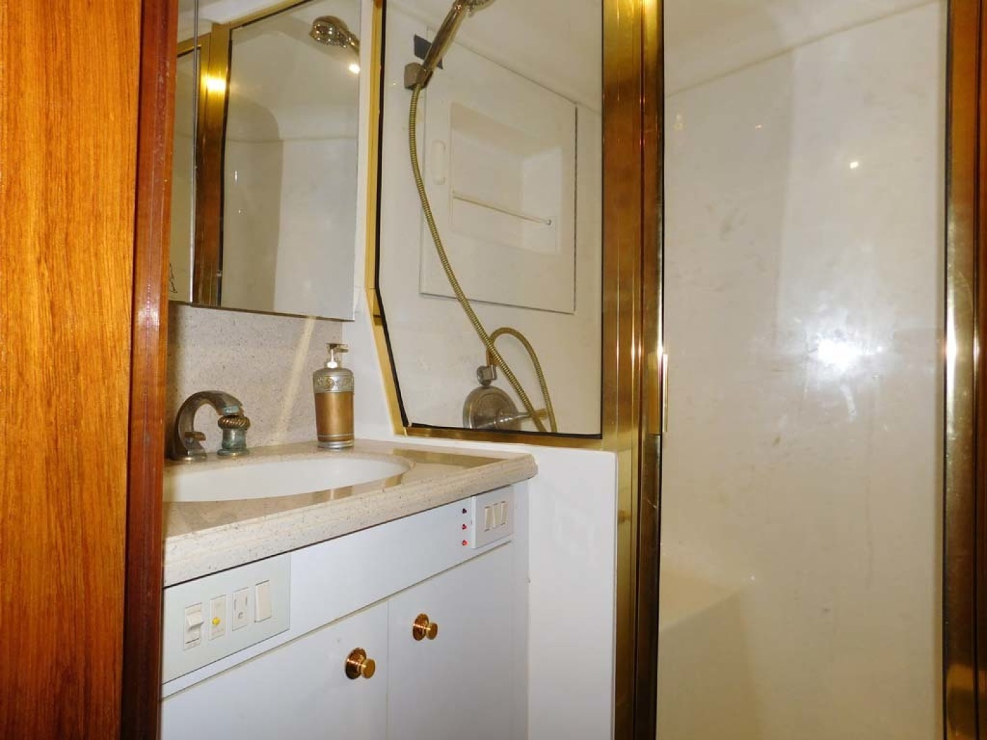 Ocean Yachts-Super Sport 2005-Missin The Buck Daytona Beach-Florida-United States-Private Access To Guest Head-1599535 | Thumbnail