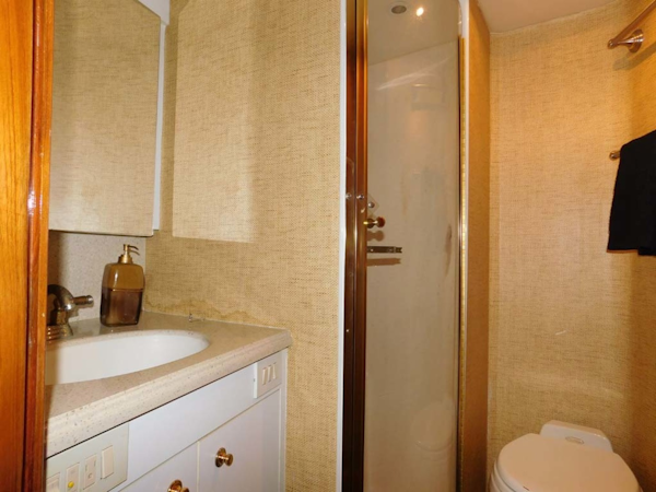 Ocean Yachts-Super Sport 2005-Missin The Buck Daytona Beach-Florida-United States-Master En-Suite Head And Shower-1599530