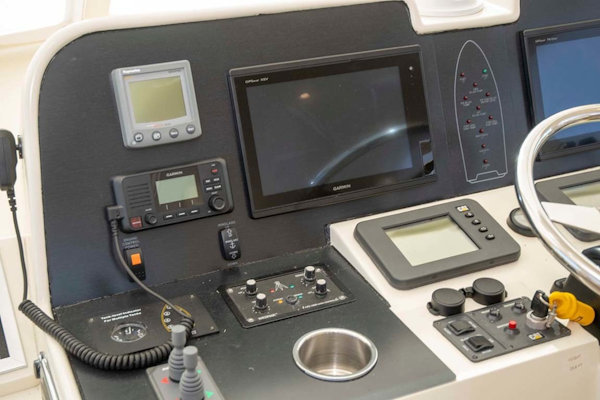 Hampton-60 Motor Yacht 2007-Family Biz Mount Pleasant-North Carolina-United States-Helm to port-1600101