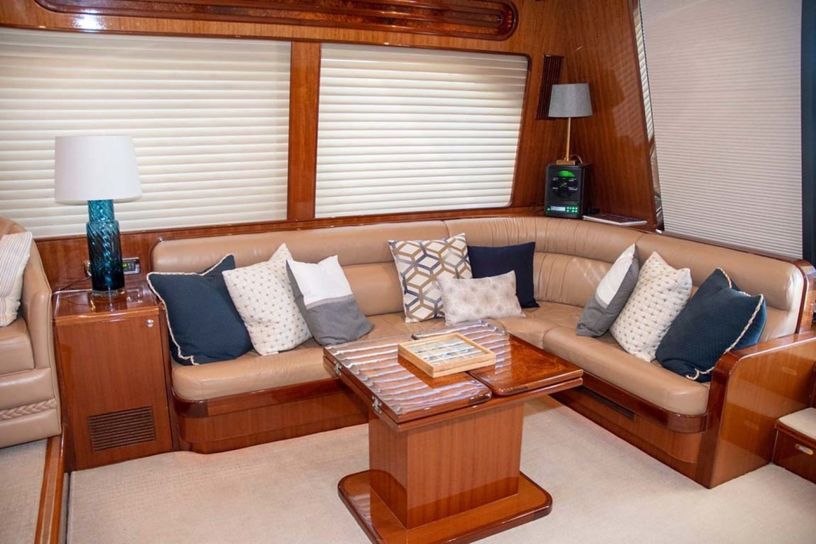 Hampton-60 Motor Yacht 2007-Family Biz Mount Pleasant-North Carolina-United States-Settee to starboard-1600050 | Thumbnail
