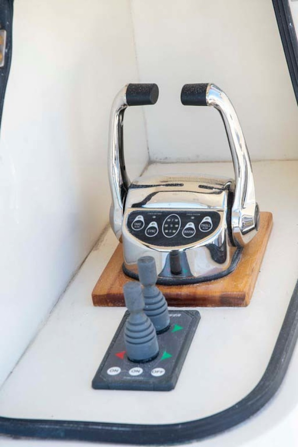 Hampton-60 Motor Yacht 2007-Family Biz Mount Pleasant-North Carolina-United States-Starboard Engine & Thruster Controls-1600118
