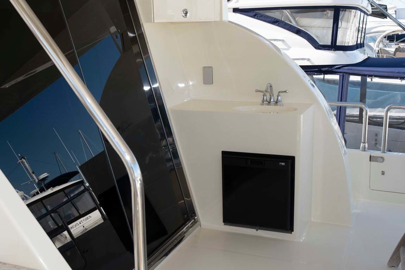 Hampton-60 Motor Yacht 2007-Family Biz Mount Pleasant-North Carolina-United States-Wet Bar with Sink and Refrigerator-1600117 | Thumbnail