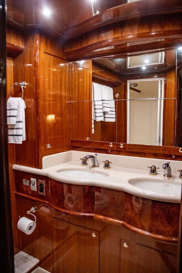 Hampton-60 Motor Yacht 2007-Family Biz Mount Pleasant-North Carolina-United States-Mirrored Overhead with Recessed Lighting-1600065