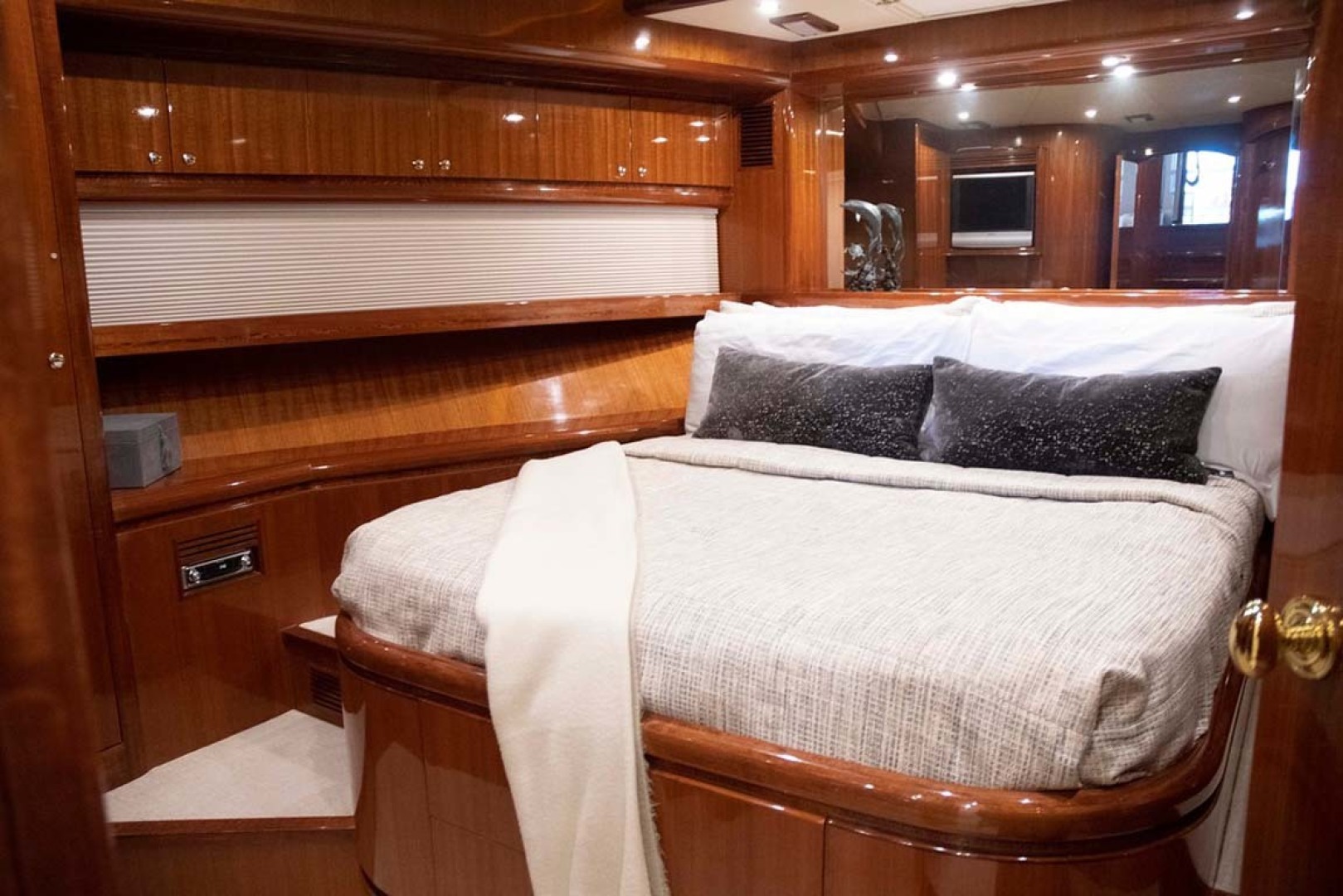 Hampton-60 Motor Yacht 2007-Family Biz Mount Pleasant-North Carolina-United States-VIP New Carpeting-1600072 | Thumbnail