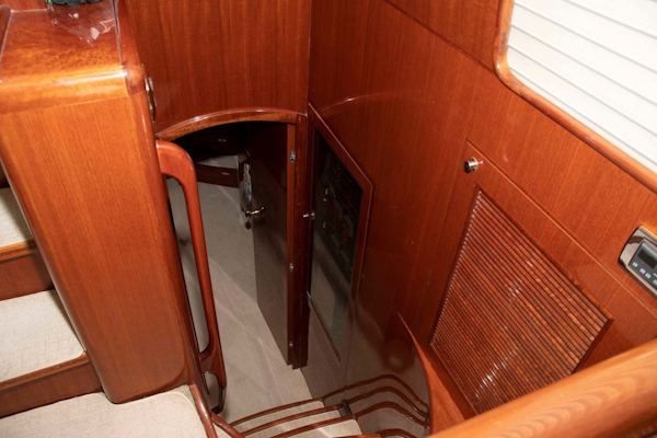 Hampton-60 Motor Yacht 2007-Family Biz Mount Pleasant-North Carolina-United States-Master Stairway-1600060