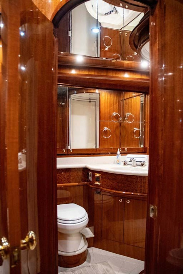 Hampton-60 Motor Yacht 2007-Family Biz Mount Pleasant-North Carolina-United States-Mirrored overhead and Cabinets with mirrored doors-1600081