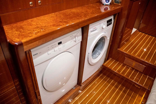 Hampton-60 Motor Yacht 2007-Family Biz Mount Pleasant-North Carolina-United States-Gloss Finished Planked Sole, Washer & Dryer-1600086