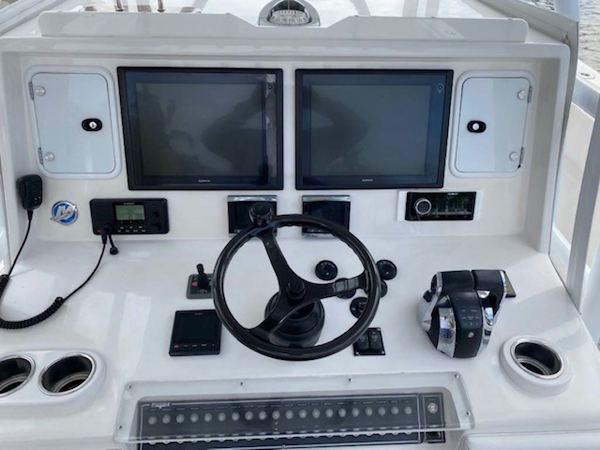 Invincible-Center Console 2016-Lucky Dick Lighthouse Point-Florida-United States-Helm-1600136