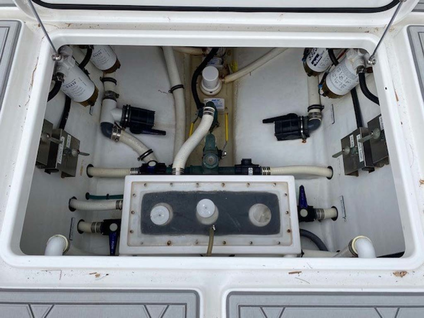 Invincible-Center Console 2016-Lucky Dick Lighthouse Point-Florida-United States-Engine Room Access-1600141 | Thumbnail