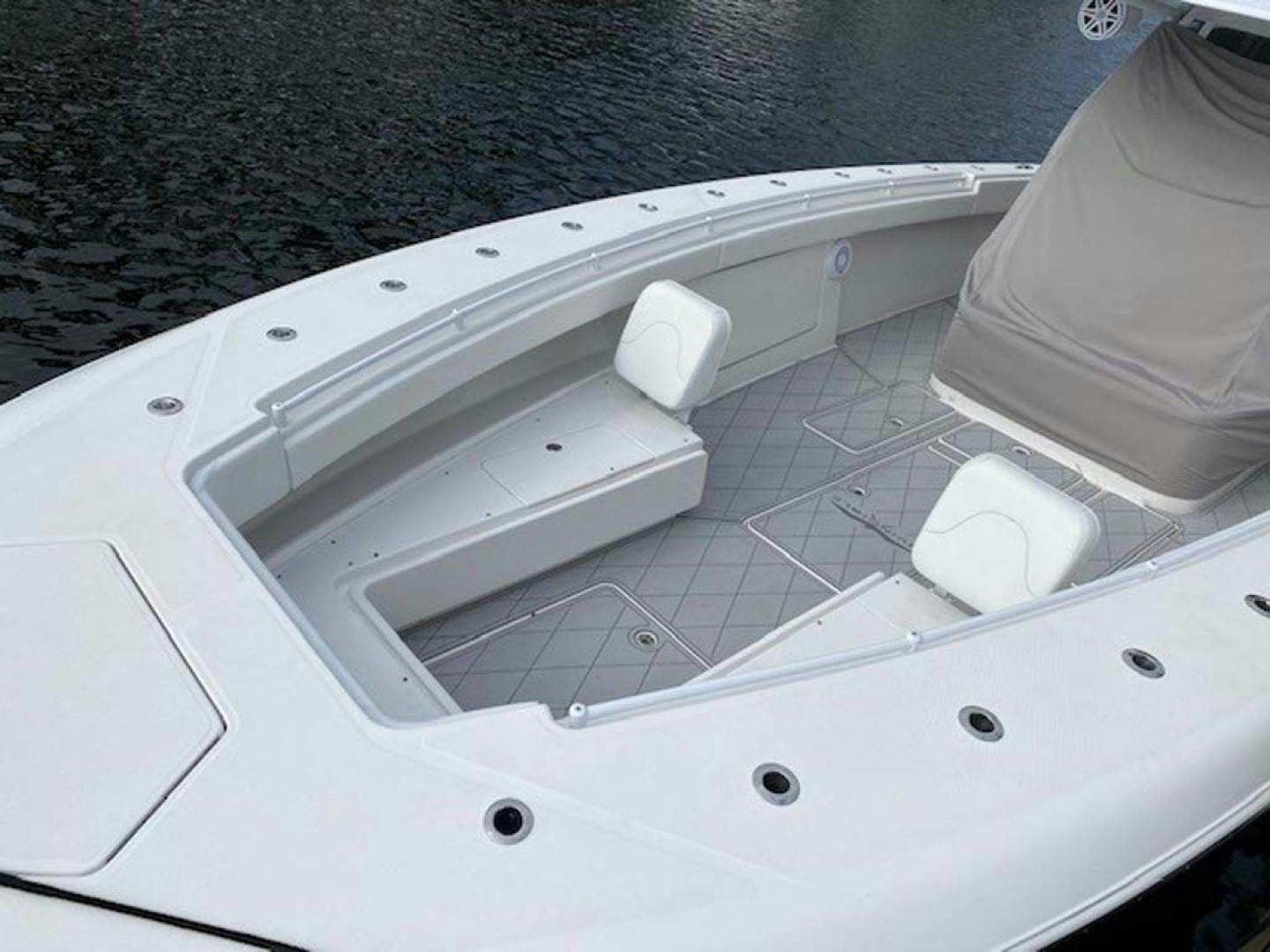 Invincible-Center Console 2016-Lucky Dick Lighthouse Point-Florida-United States-Forward Deck-1600131