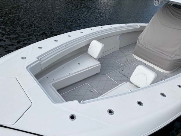 Invincible-Center Console 2016-Lucky Dick Lighthouse Point-Florida-United States-Forward Deck-1600131