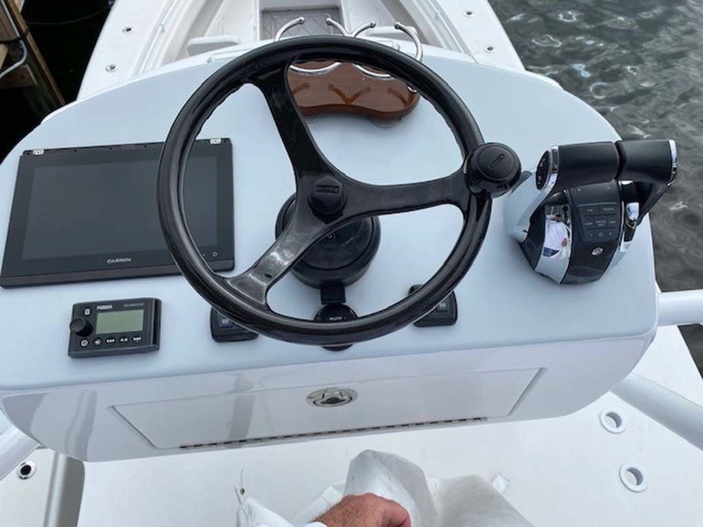 Invincible-Center Console 2016-Lucky Dick Lighthouse Point-Florida-United States-Helm-1600135 | Thumbnail