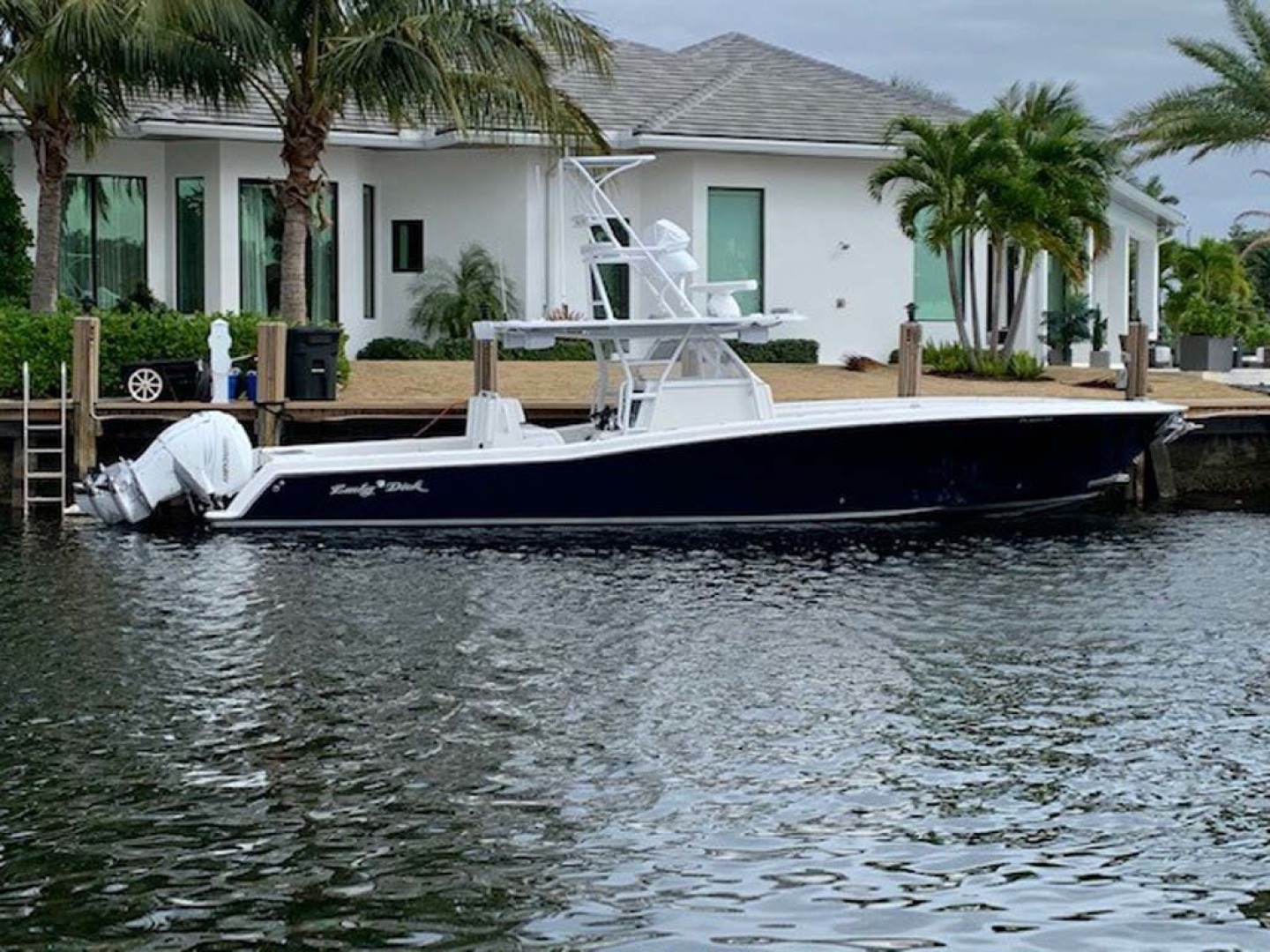 Invincible-Center Console 2016-Lucky Dick Lighthouse Point-Florida-United States-Profile-1600130 | Thumbnail