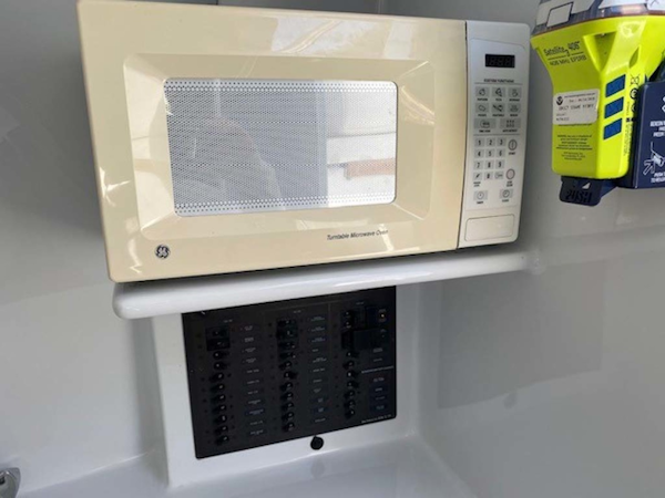 L&H-Walkaround Express 2007-Ruthless Key Largo-Florida-United States Microwave And Switches-1616360
