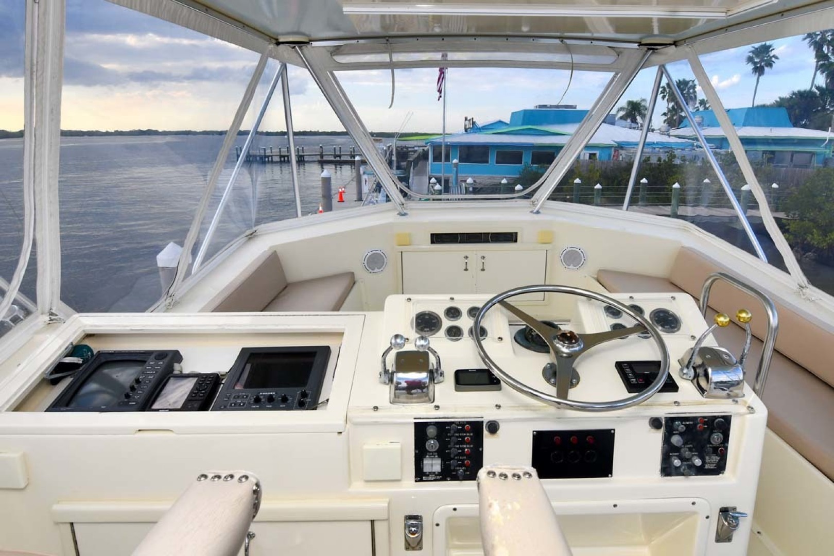 Hatteras-Convertible Sportfish 1985-ZARAY Fort Pierce-Florida-United States-Flybridge Instrument Panel-1623855 | Thumbnail