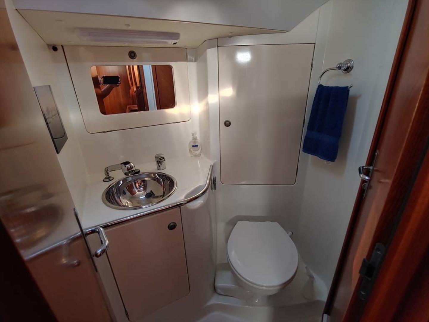 Jeanneau-Sun Odyssey 52.2 2001-Perseverance Hollywood-Florida-United States-Starboard Aft Head-1631478 | Thumbnail