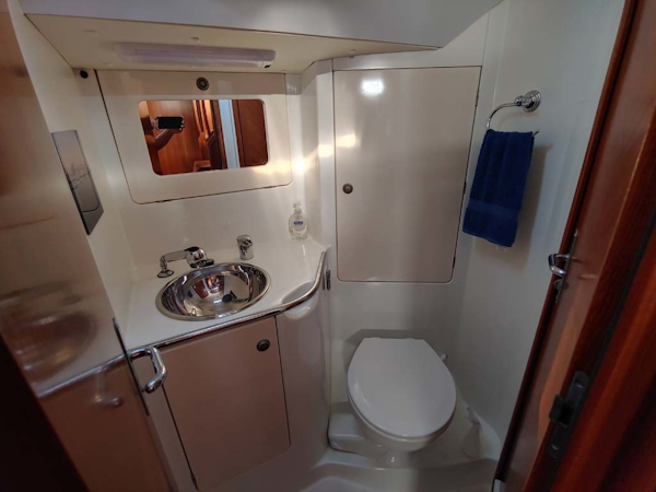 Jeanneau-Sun Odyssey 52.2 2001-Perseverance Hollywood-Florida-United States-Starboard Aft Head-1631478