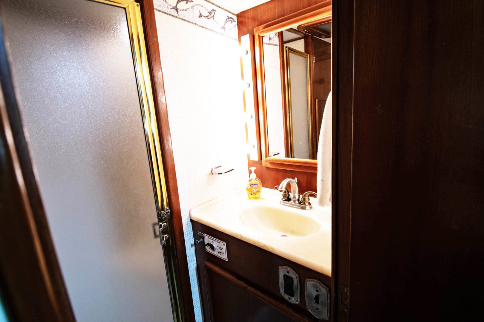Post-46 Convertible 1987-High Maintenance Stuart-Florida-United States Starboard Twin Room Head Vanity-1639352 | Thumbnail