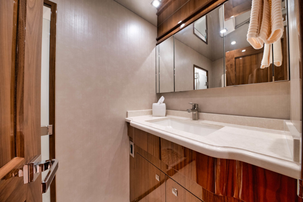 Viking-80 Convertible 2018-HUMDINGER Cape Cod-Massachusetts-United States-Head-1641496