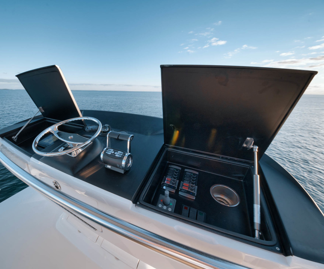 Viking-80 Convertible 2018-HUMDINGER Cape Cod-Massachusetts-United States-Tower Helm Electronics and Gauges-1641506 | Thumbnail