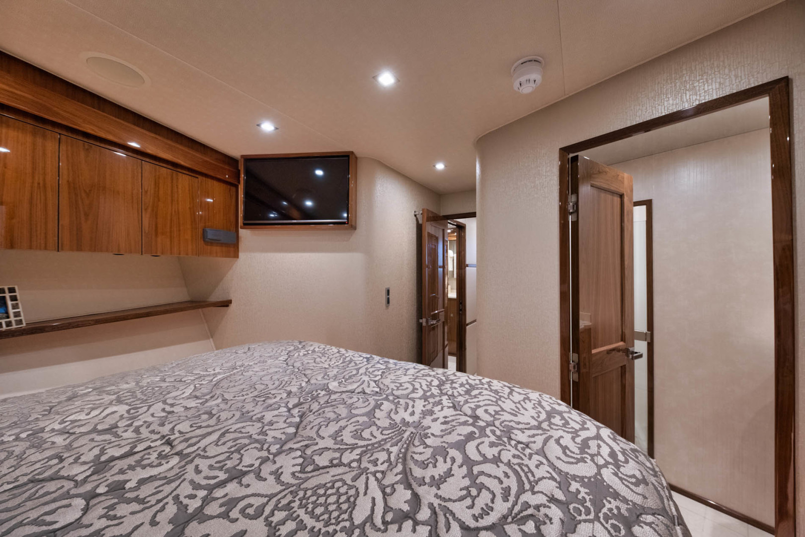 Viking-80 Convertible 2018-HUMDINGER Cape Cod-Massachusetts-United States-Hanging Lockers and Flatscreen TV-1641489 | Thumbnail