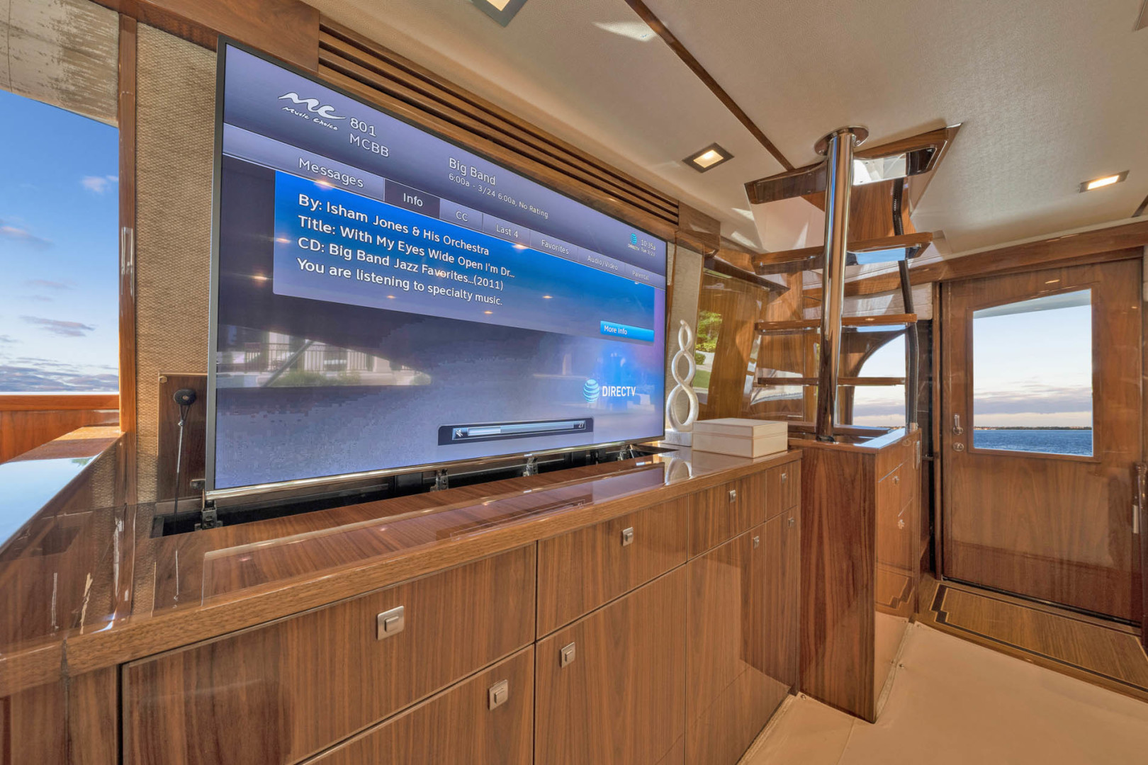 Viking-80 Convertible 2018-HUMDINGER Cape Cod-Massachusetts-United States-60 HDTV on Electric Lift to Starboard-1641467 | Thumbnail