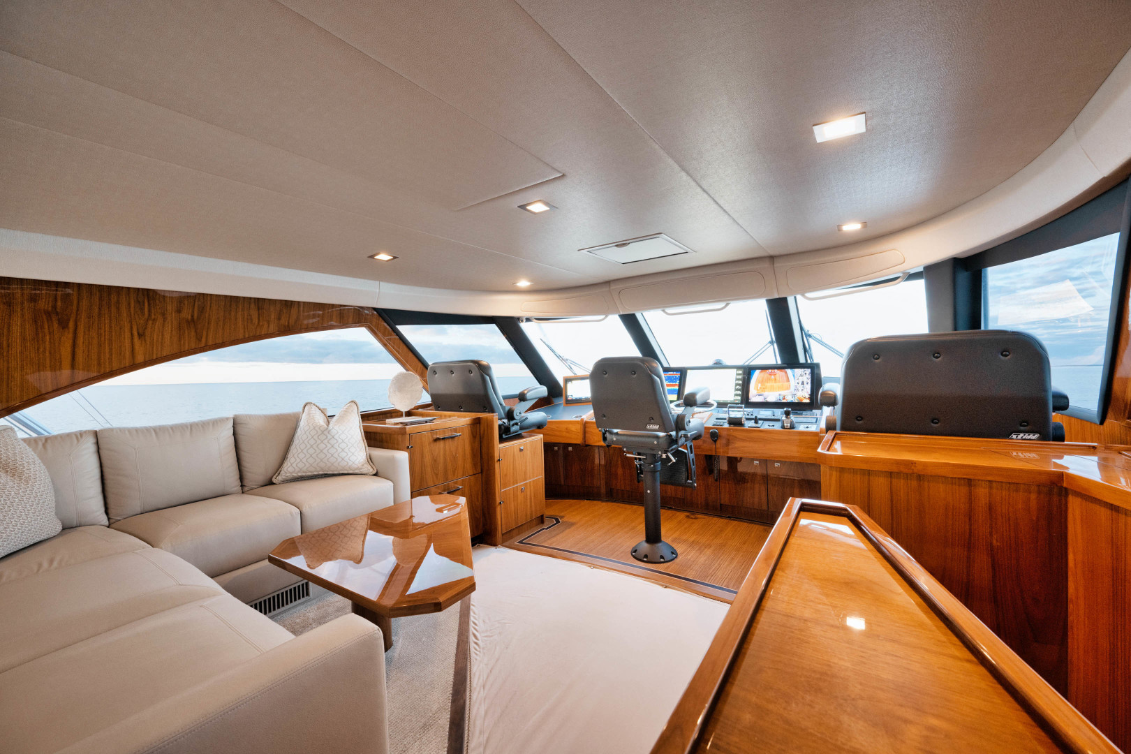 Viking-80 Convertible 2018-HUMDINGER Cape Cod-Massachusetts-United States-Bridge Salon-1641462 | Thumbnail