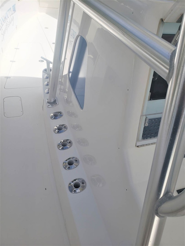 SeaVee-390IPS 2008-Ocean Outlaw 2 Jupiter-Florida-United States-Console Rod Holders-1641937