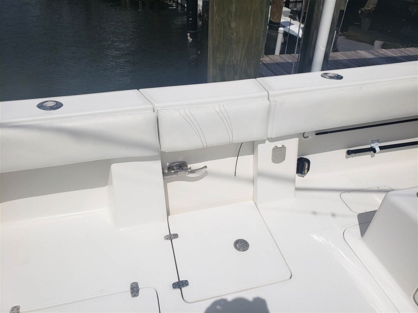 SeaVee-390IPS 2008-Ocean Outlaw 2 Jupiter-Florida-United States-Side Dive Door-1641951 | Thumbnail