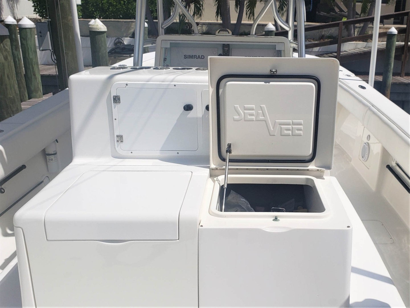 SeaVee-390IPS 2008-Ocean Outlaw 2 Jupiter-Florida-United States-Bait Storage-1641944 | Thumbnail