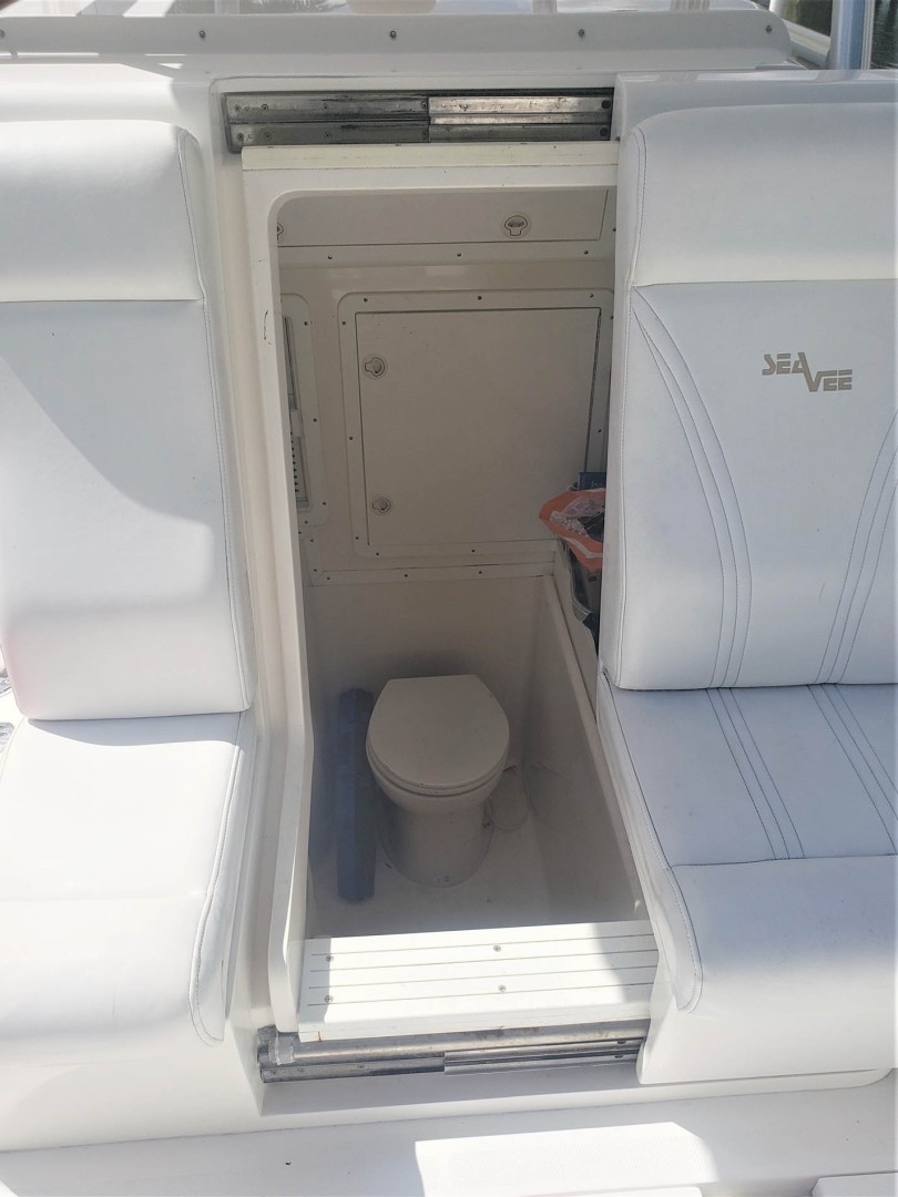 SeaVee-390IPS 2008-Ocean Outlaw 2 Jupiter-Florida-United States-Head In Console-1641936 | Thumbnail