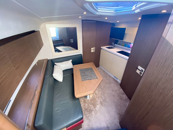 Beneteau-Gran Turismo 40 2019-007 Aventura-Florida-United States-Main Salon and Galley-1667287