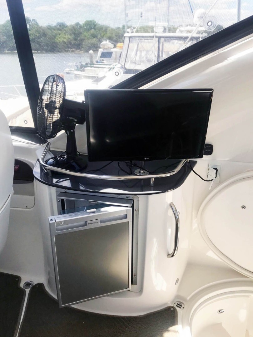 Meridian-441 SB 2016-Voyages 1 Palm Coast-Florida-United States-Sedan Bridge TV and Fridge-1648436 | Thumbnail