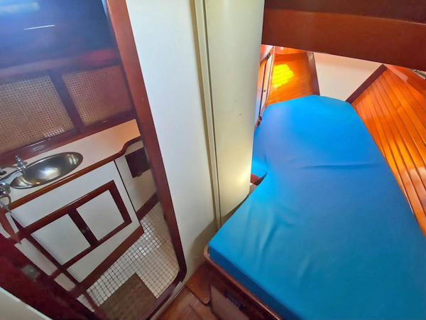 Cherubini-48 Staysail Schooner 1986-NARWHAL South Dartmouth-Massachusetts-United States-Fwd. Cabin Ensuite Head-3402950