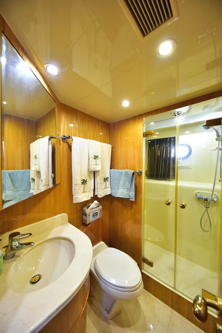 Horizon-65 Skylounge 2002-Alls Well Miami Beach-Florida-United States-Guest Stateroom Full Head with Same Fit and Finish as Rest of Yacht-1668774 | Thumbnail