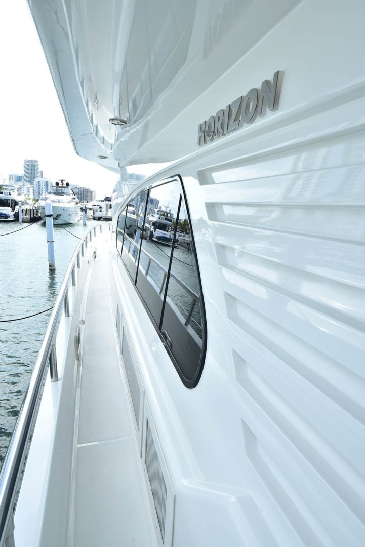 Horizon-65 Skylounge 2002-Alls Well Miami Beach-Florida-United States-Beautiful Portside Walkaround with Almost New Looking Paint (Identical on STBD)-1668777 | Thumbnail