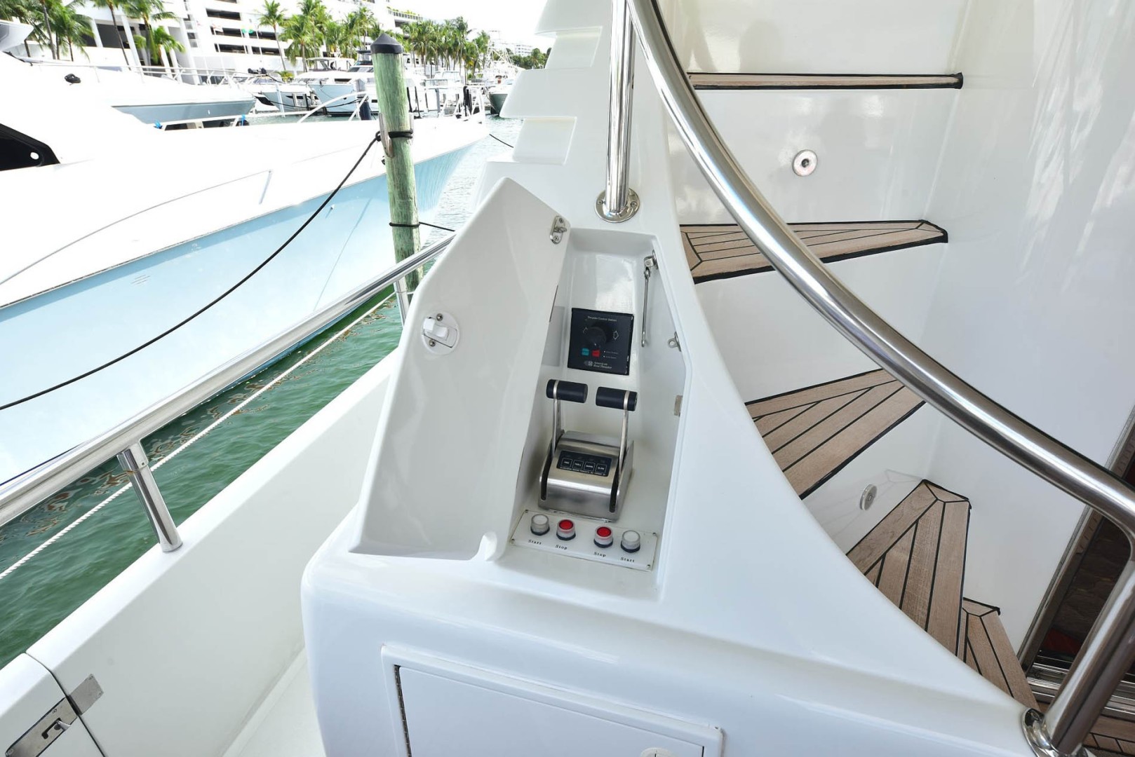 Horizon-65 Skylounge 2002-Alls Well Miami Beach-Florida-United States-Aft Port Full Authority Control Station (Identical Station on Portside)-1668778 | Thumbnail