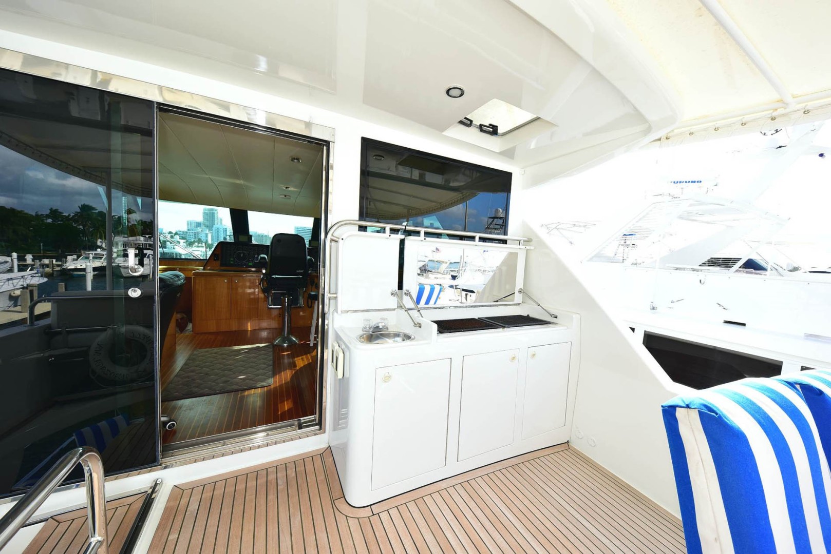 Horizon-65 Skylounge 2002-Alls Well Miami Beach-Florida-United States-Flybridge Forward View with Wet Bar and Dual Electric Grilles-1668780 | Thumbnail