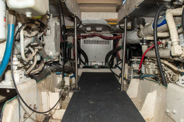 Bayliner-4788 Pilothouse 1998-J&B Mount Pleasant-South Carolina-United States-Engine Compartment-1675800