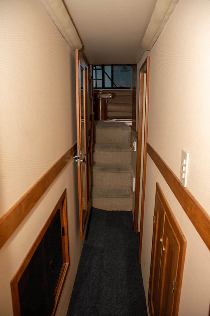 Bayliner-4788 Pilothouse 1998-J&B Mount Pleasant-South Carolina-United States-Hall Looking Aft-1675795 | Thumbnail