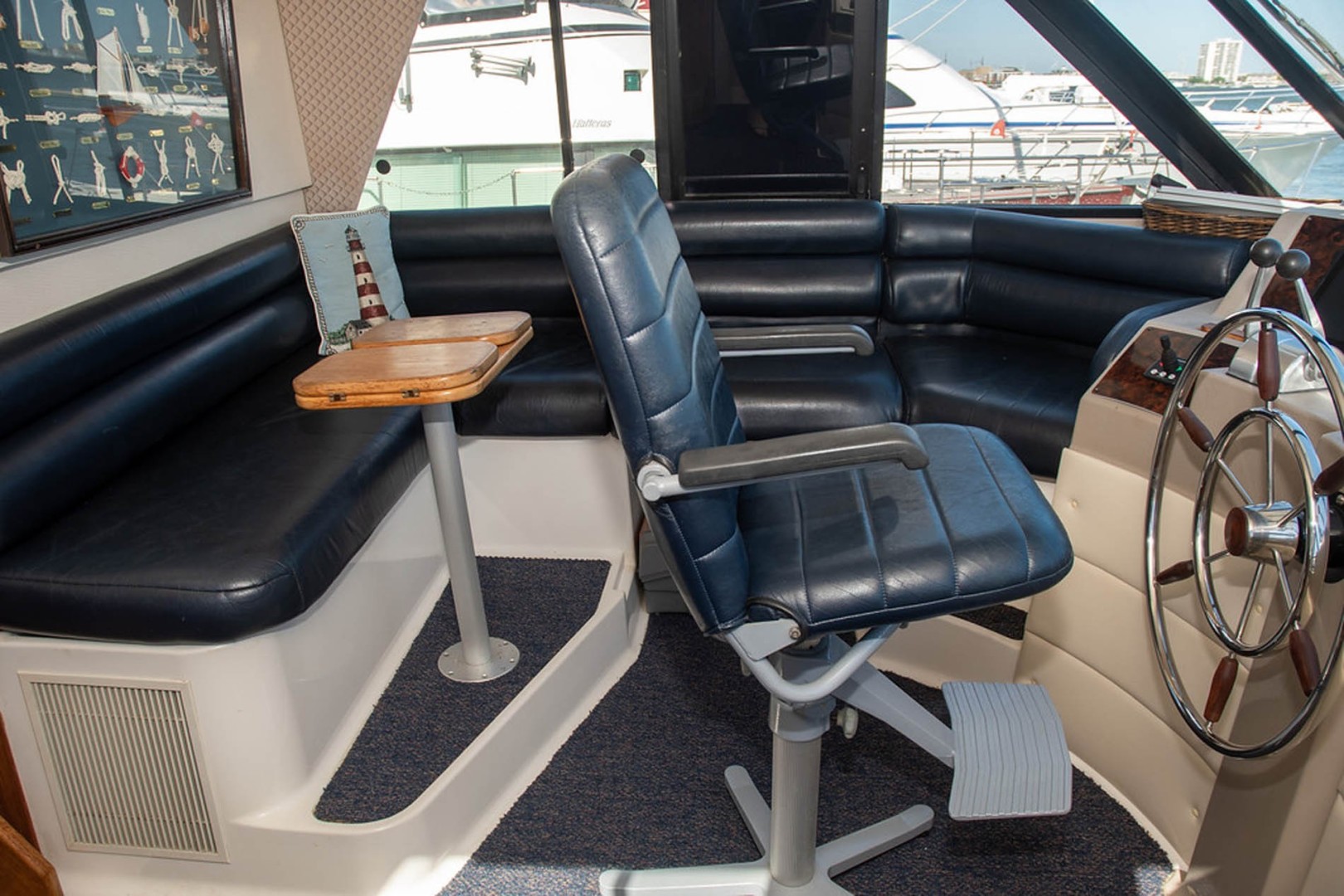 Bayliner-4788 Pilothouse 1998-J&B Mount Pleasant-South Carolina-United States-Pilothouse Helm Seat and Dinette-1675812 | Thumbnail
